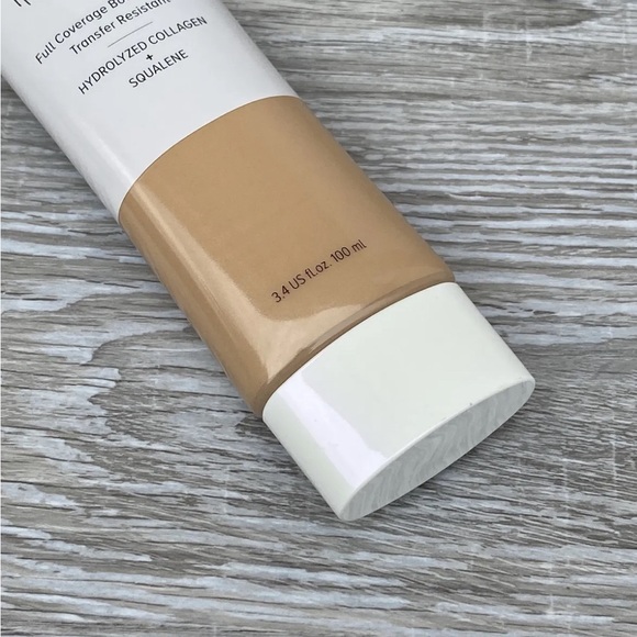 IT Cosmetics Celebration Body Foundation illumination in Light 3.4 fl oz - Picture 4 of 8